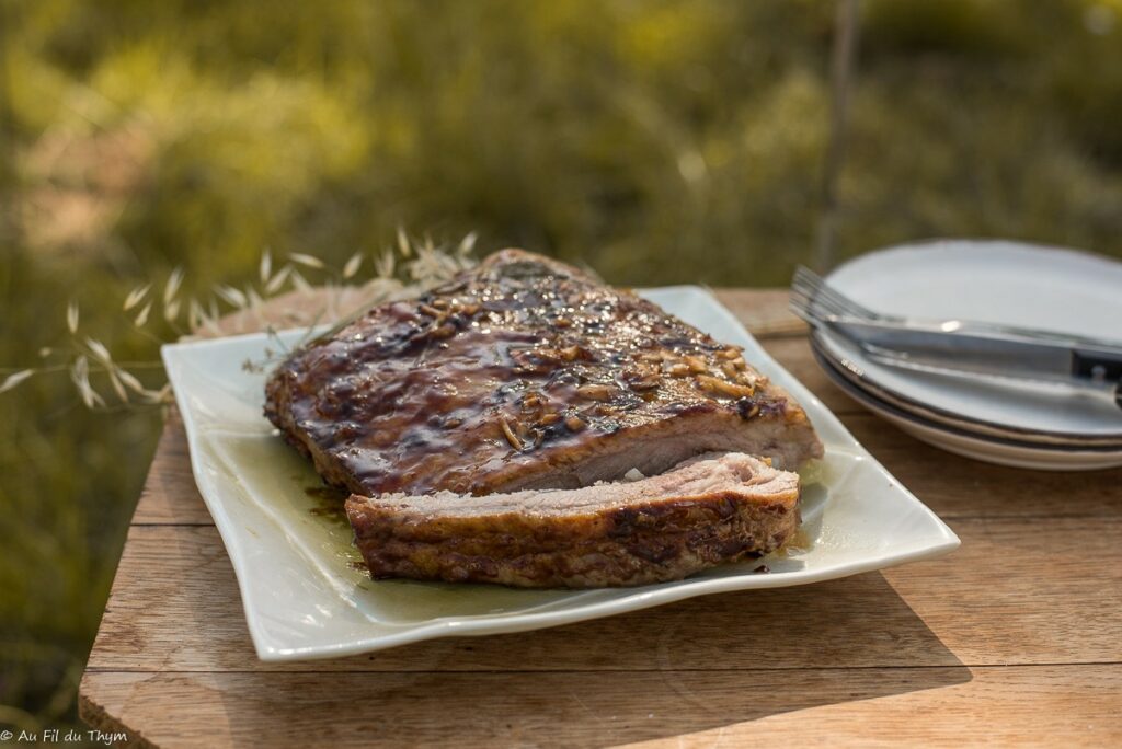 Travers de porc au four, laqué miel et sauce soja - Au Fil du Thym