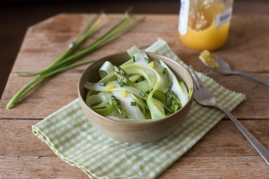 Salade asperges crues, vinaigrette miel - Au Fil du Thym