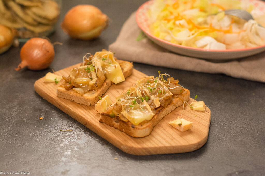 Tartines munster et oignons caramélisés - Au Fil du Thym