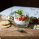 Verrines fraises kiwi et yaourt - Au Fil du Thym