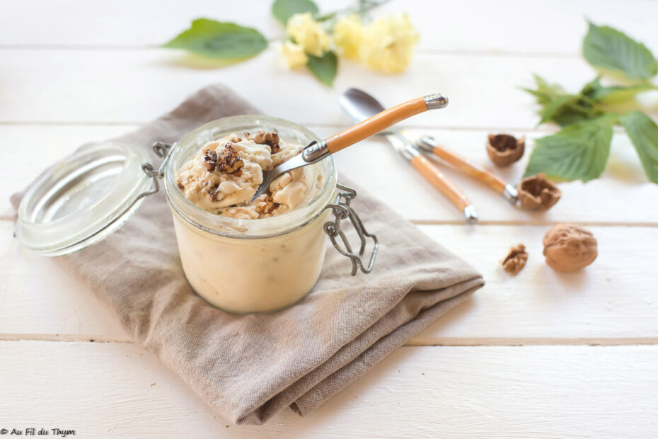 Glace yaourt brebis, miel, noix caramélisées - Au Fil du Thym