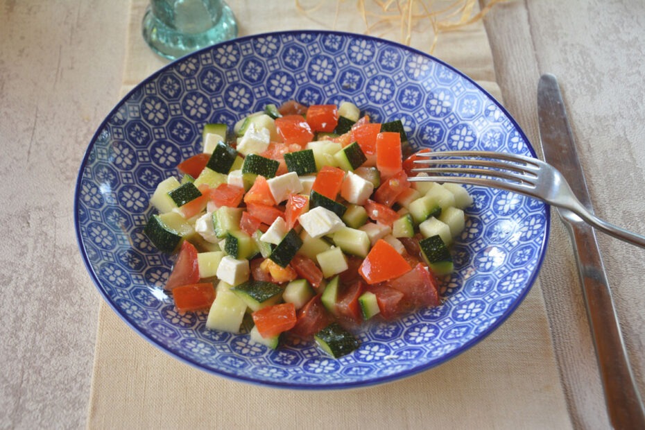 Salade courgette tomate feta à la grecque - Au Fil du Thym