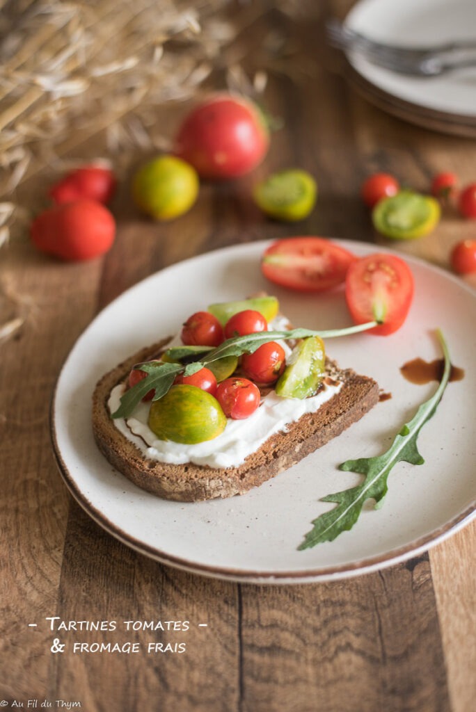 Tartines tomates et fromage frais