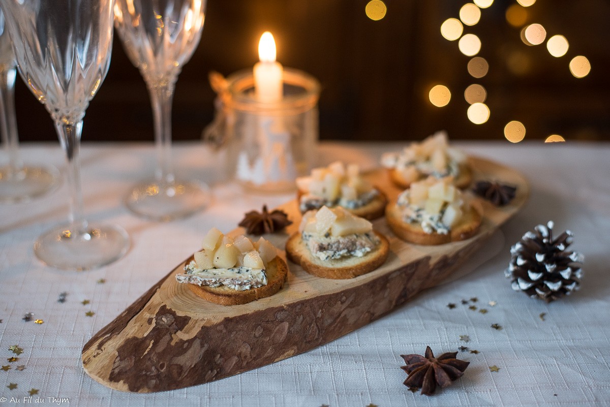 Toasts à la fourme d’Ambert et à la poire