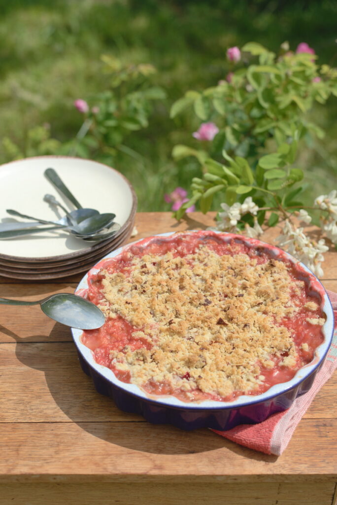 Crumble rhubarbe fraises - Au Fil du Thym
