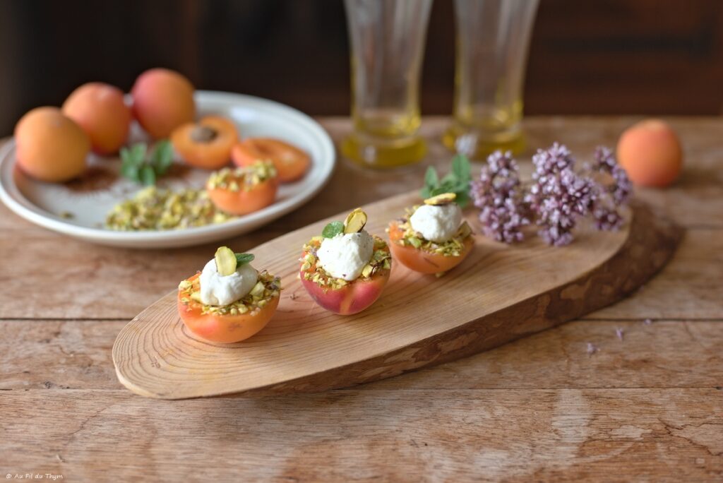 Abricots farcis au chèvre frais et origan