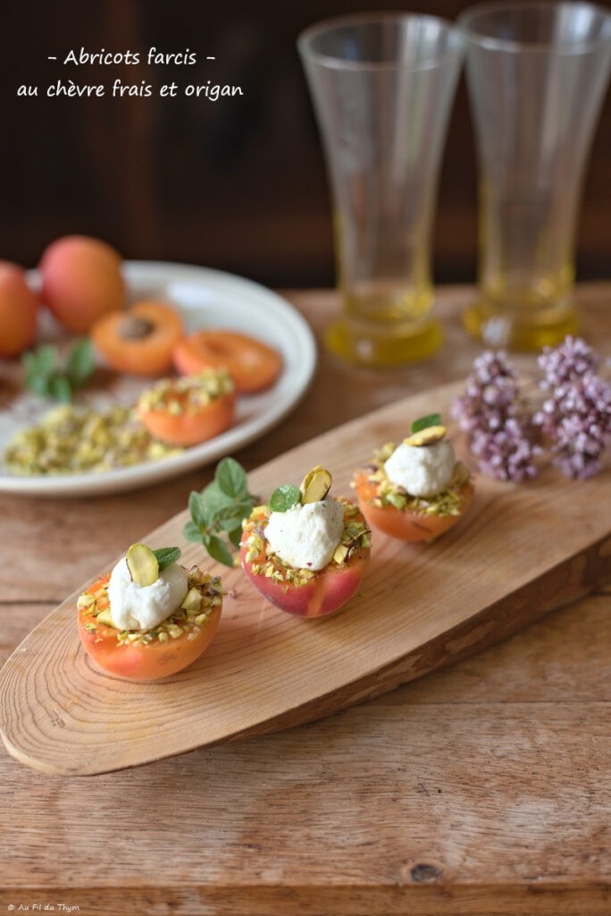 Abricots farcis au chèvre frais et origan