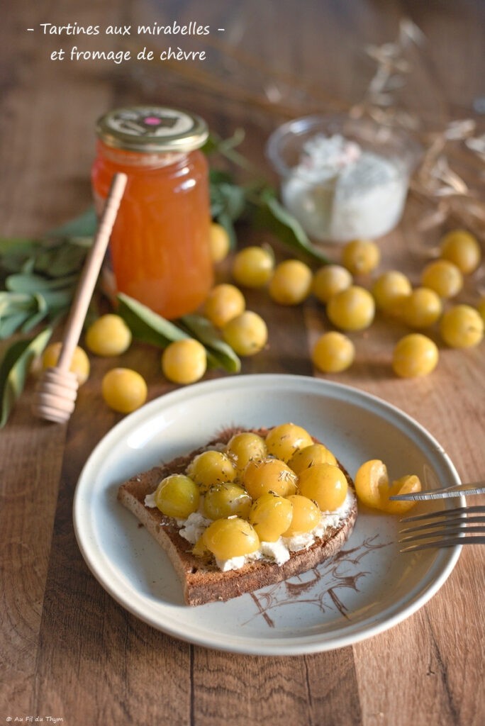 Tartines mirabelles, chèvre, miel
