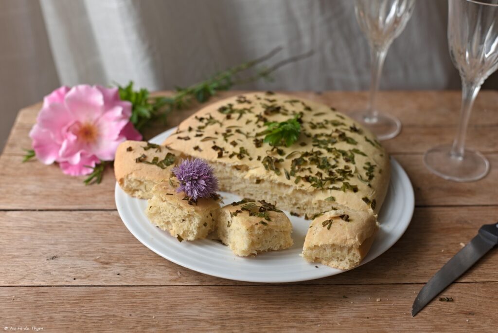 Focaccia aux herbes et maïs