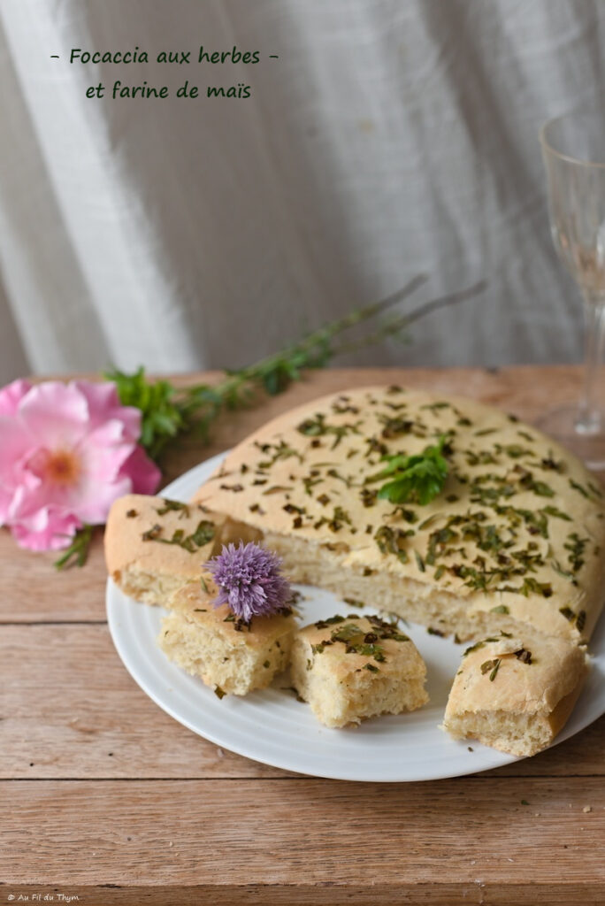 Focaccia aux herbes et maïs